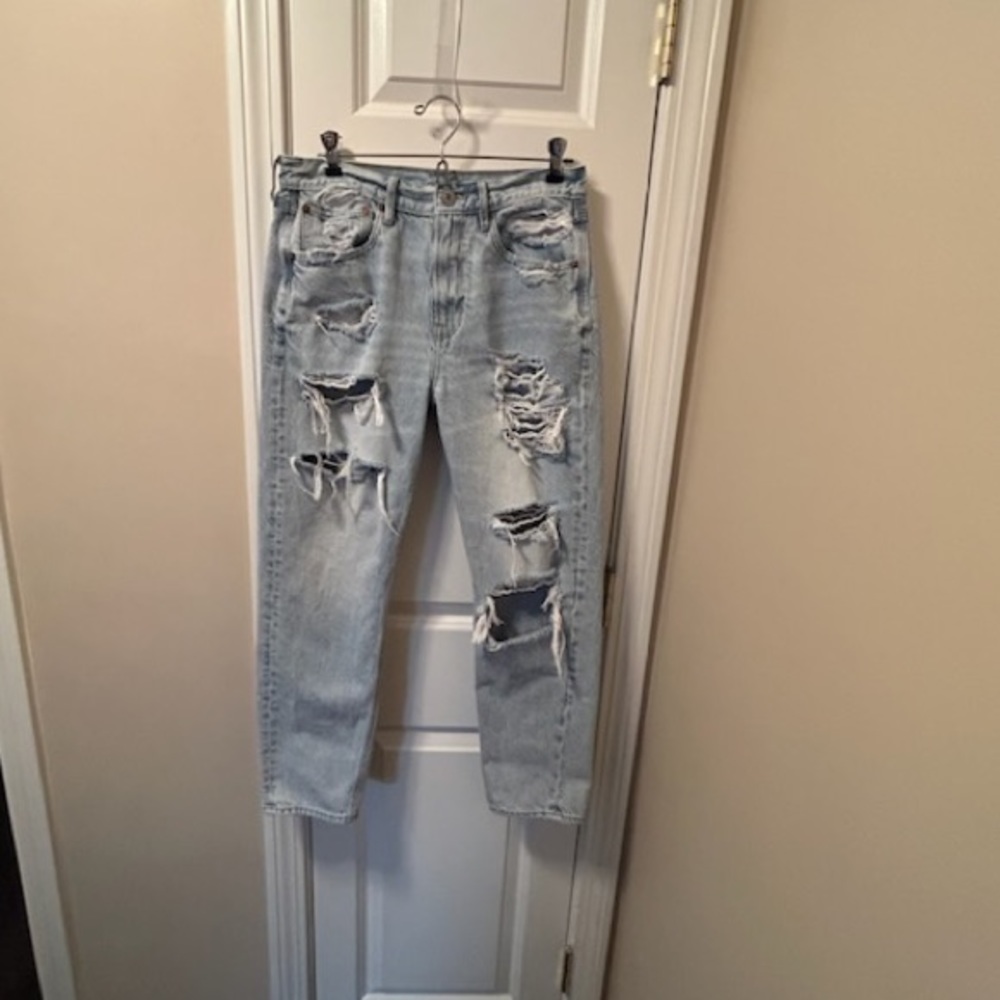 American Eagle - Distressed Jeans